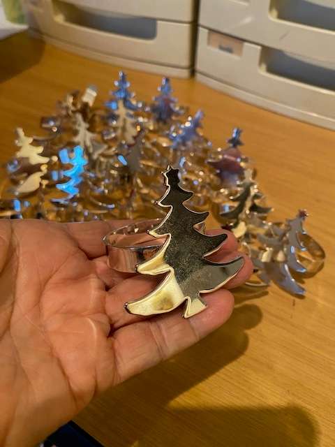 20 BEAUTIFUL SILVER PLATED CHRISTMAS TREE SERVIETTE RINGS