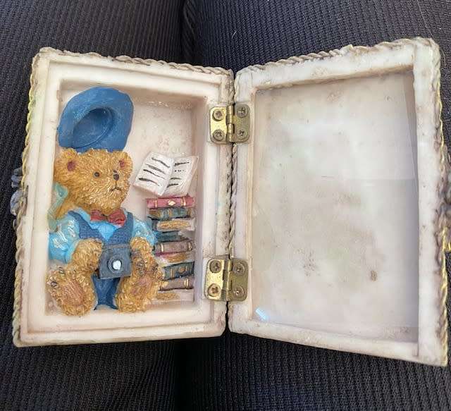 FOUR CUTE SUITCASE PICTURE FRAMES