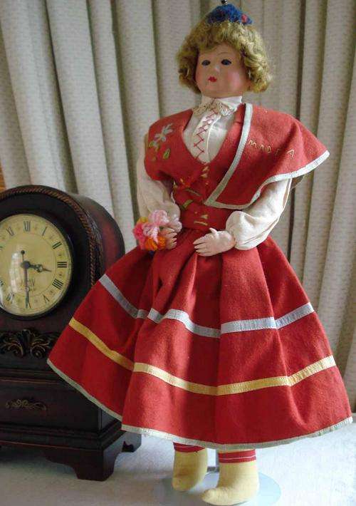 *** BEAUTIFUL VINTAGE LARGE MADEIRA DOLL ***