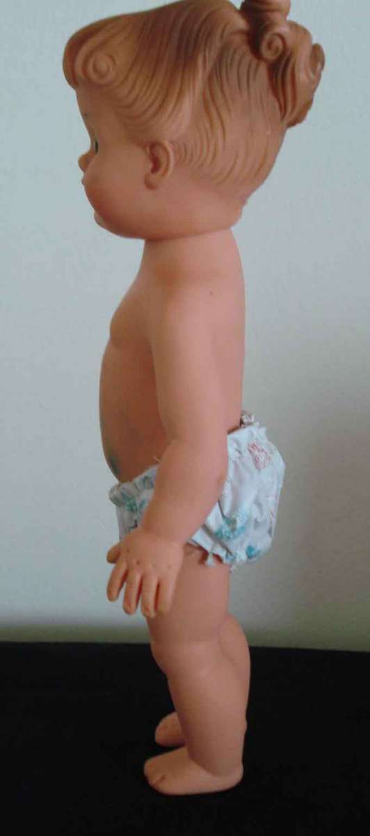 *** VINTAGE VINYL DOLL WITH MOULDED HAIRSTYLE - CUTE ***