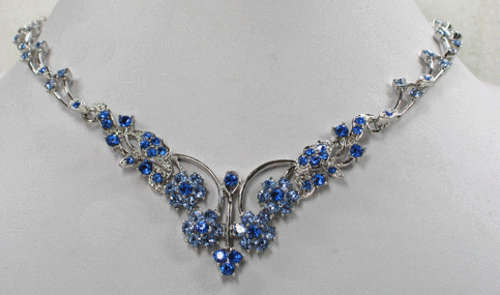 *** BEAUTIFUL SWAROVSKI CRYSTAL NECKLACE AND EARRINGS SET ***