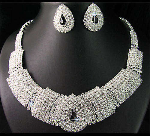 ***LAST ONE - EXQUISITE - SWAROVSKI CRYSTALS NECKLACE AND EARRINGS SET ***