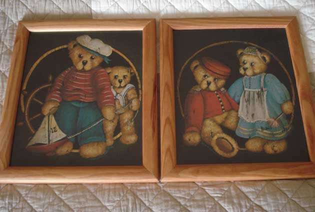 *** TWO FRAMED PRINTS OF VINTAGE TEDDY BEARS ***