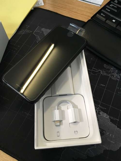 IPhone 7 32gb Brand new still in plastic unwanted upgrade