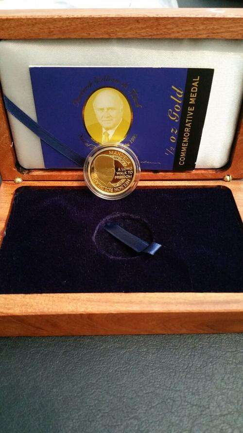 1993 20 year anniversary of Mandela de Klerk Foundation 1/2oz 24crt gold medal