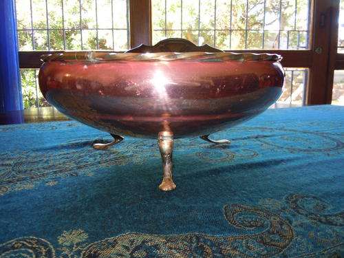 Beautiful copper bowl with three brass legs & a brass rim!