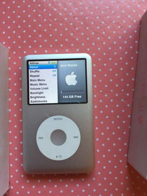 Apple iPod 7th Gen Classic 160 GB Silver