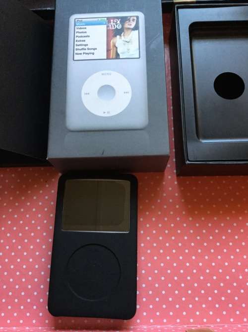 Pristine condition iPod classic 6th gen 160 GB (please read)