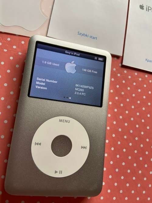Silver iPod Classic 160GB 7th generation Great condition *box and papers*