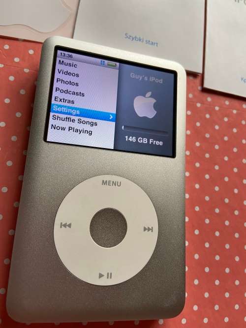 Silver iPod Classic 160GB 7th generation Great condition *box and papers*
