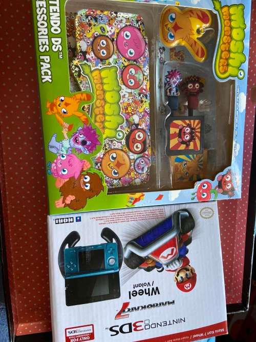 Nintendo 3DS Coral Pink with games and LOTS of accessories