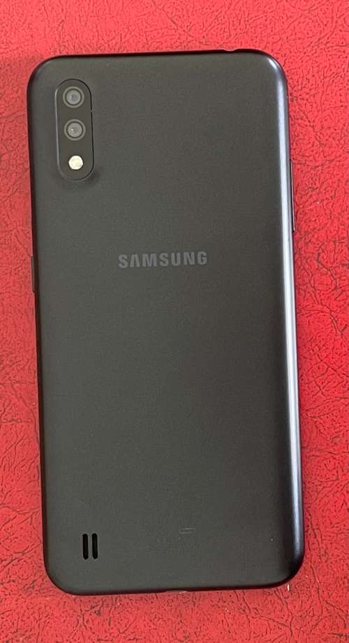 MINT Samsung Galaxy A01 Dual Sim smartphone 16gb black with screen protector and cover