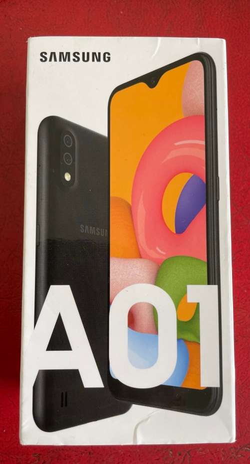 MINT Samsung Galaxy A01 Dual Sim smartphone 16gb black with screen protector and cover