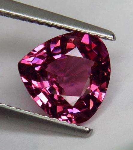 HPJ CONNOISSEURS PORTFOLIO: EXTREMELY RARE 2.05 CT VVS UMBA RIVER VALLEY MALAYA GARNET