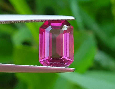 HPJ CONNOISSEURS PORTFOLIO: ULTRA RARE 2.88 CT VVS1 TANZANIAN MAHENGE GARNET