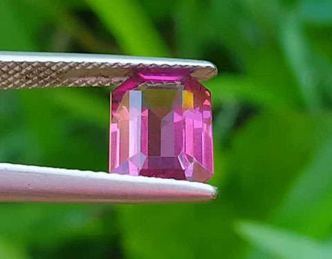 HPJ CONNOISSEURS PORTFOLIO: ULTRA RARE 2.88 CT VVS1 TANZANIAN MAHENGE GARNET
