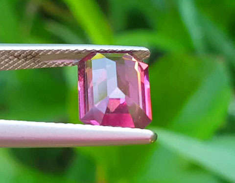 HPJ CONNOISSEURS PORTFOLIO: ULTRA RARE 2.88 CT VVS1 TANZANIAN MAHENGE GARNET