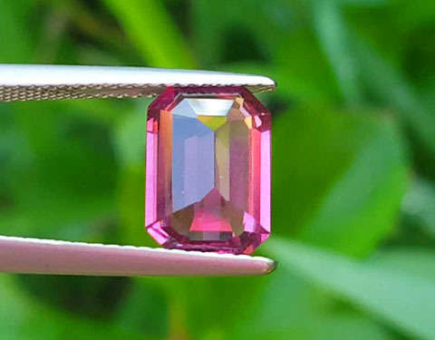 HPJ CONNOISSEURS PORTFOLIO: ULTRA RARE 2.88 CT VVS1 TANZANIAN MAHENGE GARNET