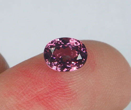 REFERENCE POINT: WORLD CLASS 1.17 CT VVS RARE PURPLE PINK UMBA RIVER RHODOLITE GARNET