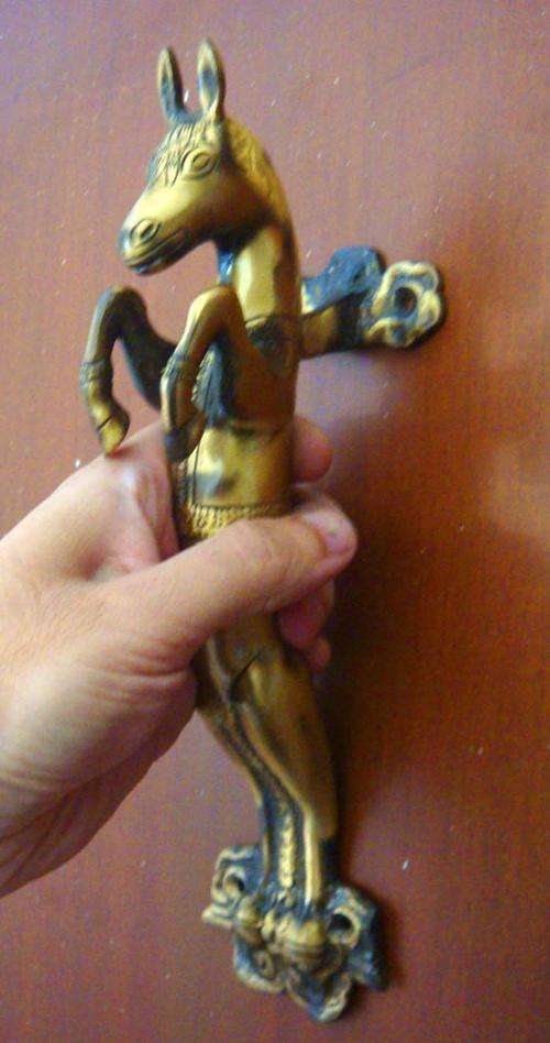 BEAUTIFUL PRANCING HORSE ANTIQUATED BRASS LARGE DOOR PULL / HANDLE