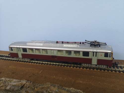 Lima Suburban train set in SAR colours