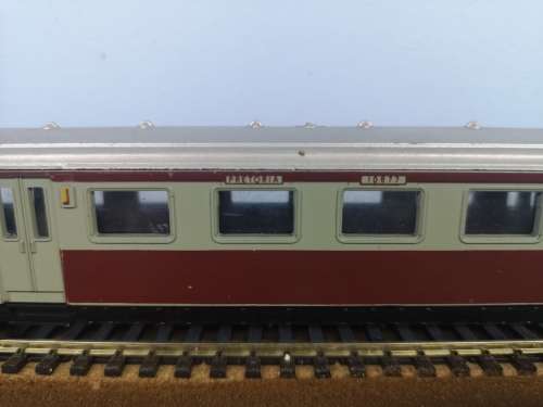 Lima Suburban train set in SAR colours