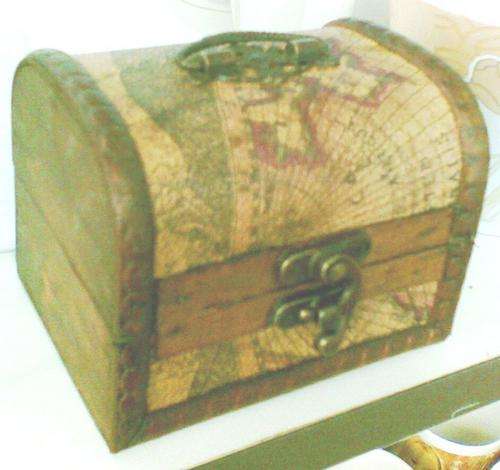 Antique-map-print "Treasure chest"