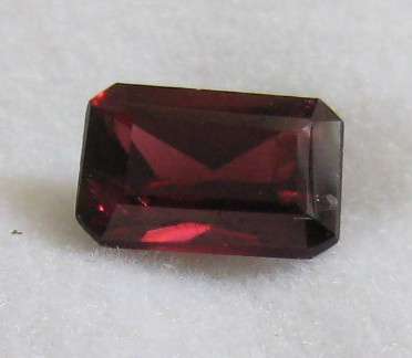 Madagaskar 1.60 ct Emerald cut Garnet 5x8 mm