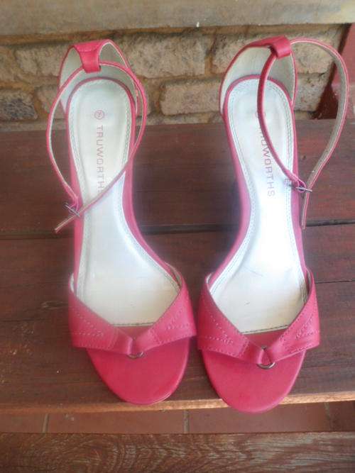TRUWORTHS SIZE 7 Pink Leather Ladies Wedge Shoes
