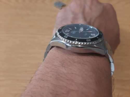 Orient 200m diver 1st bid wins