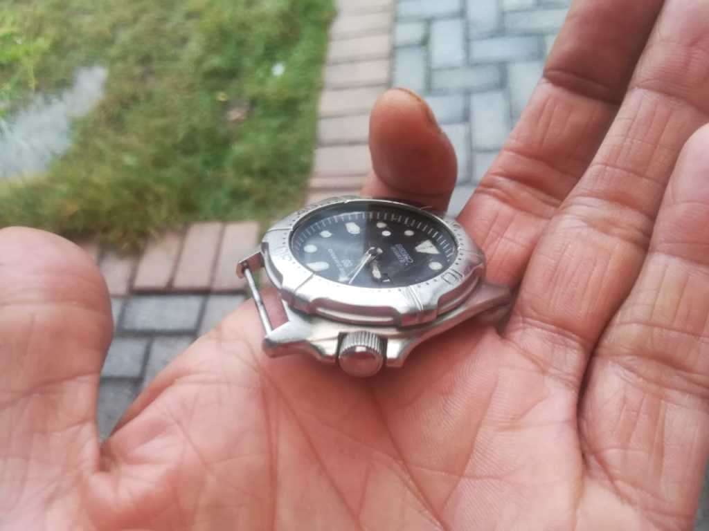 Seiko maxi quartz divers 200m read