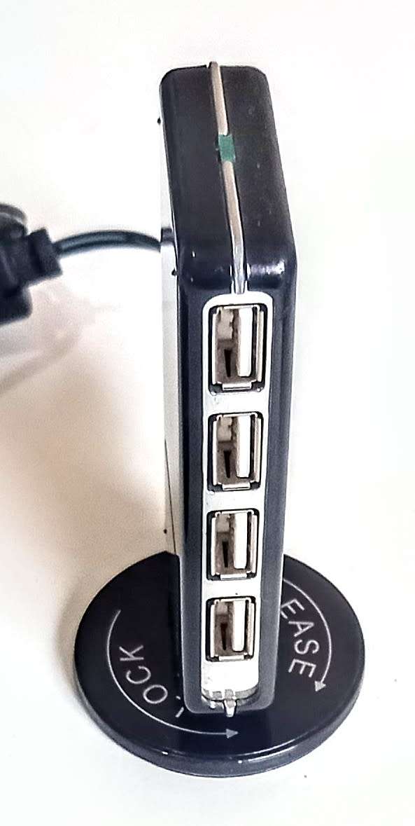 Vantec USB 2.0. 7 Port Hub in Working Condition