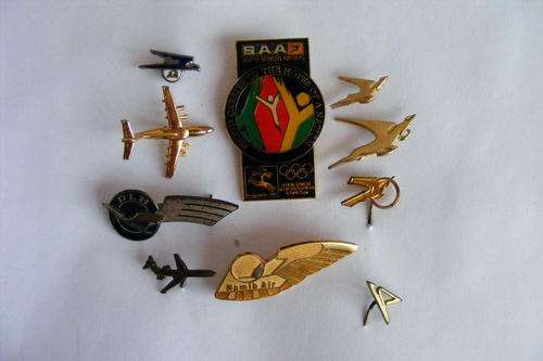 SELECTION OF 10 AIRLINE BADGES