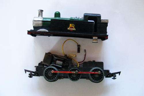 TRIANG LOCO SCRAP YARD