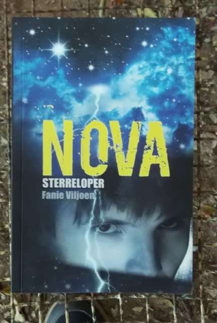 Sterreloper - Fanie Viljoen - 2013 - Nove Sci Fi reeks nr 4 - vir die jeug (a9)