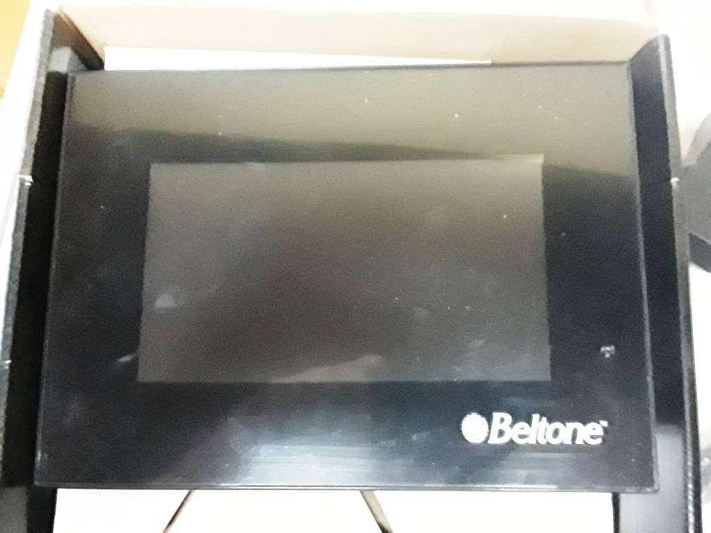 Beltone M700501 digital photo frame and remote control (h)