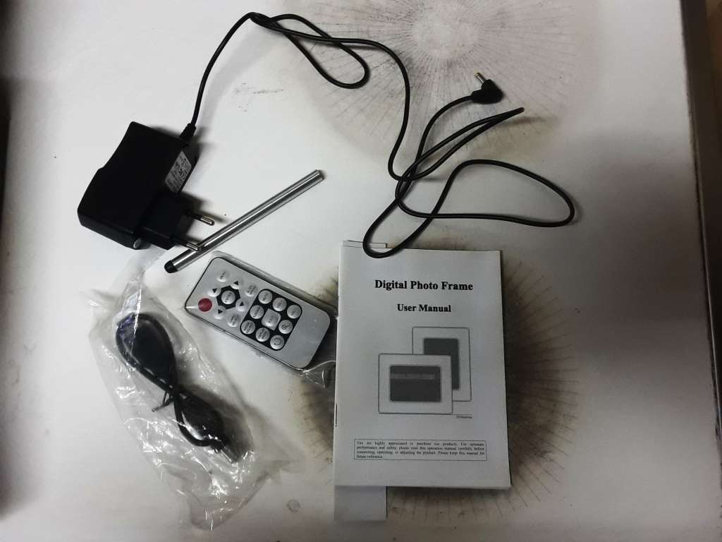 Beltone M700501 digital photo frame and remote control (h)