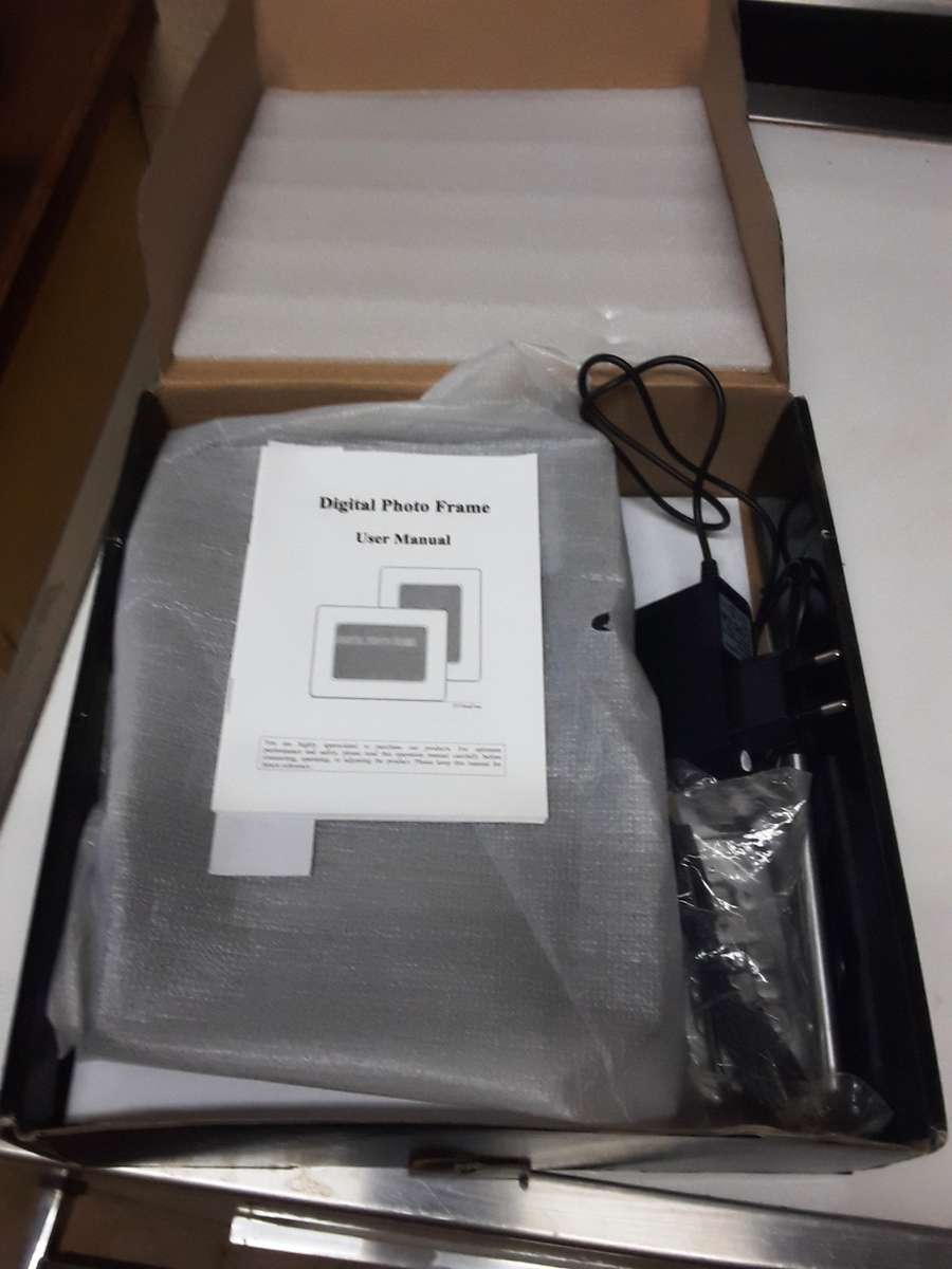 Beltone M700501 digital photo frame and remote control (h)