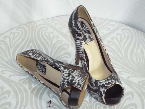 Levi's Tanzanite UK5 black snake