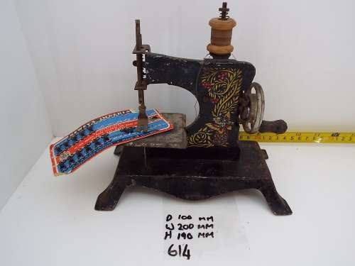 ANTIQUE Miniature Model  Sewing machine