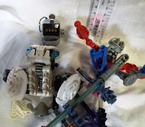 WOW  Lot of rebuildable Bionicle toys