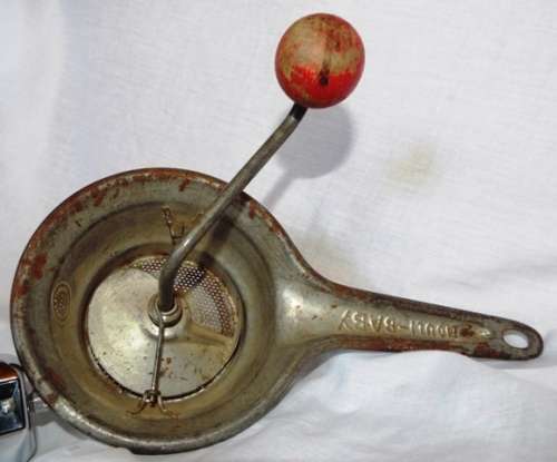 VINTAGE MOULI BABY BREVETE FOOD GRINDER