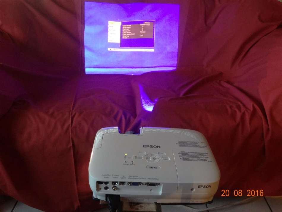 Epson EB-X9 XGA multimedia projector - virtually new