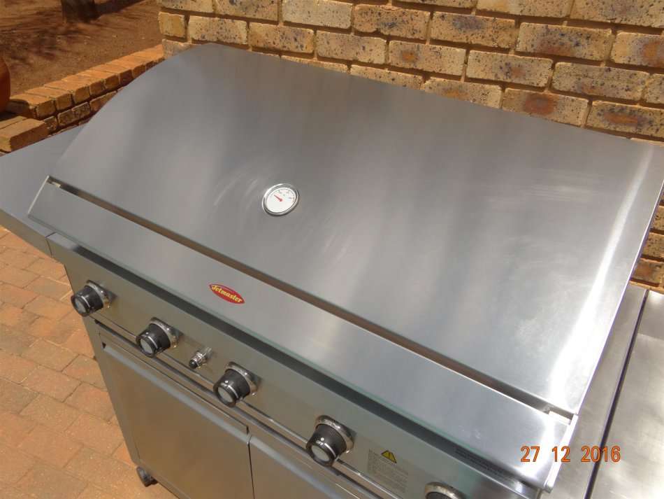 Jetmaster GT5S-S 6-burner stainless steel gas braai in mint condition
