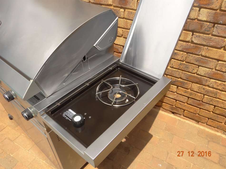 Jetmaster GT5S-S 6-burner stainless steel gas braai in mint condition