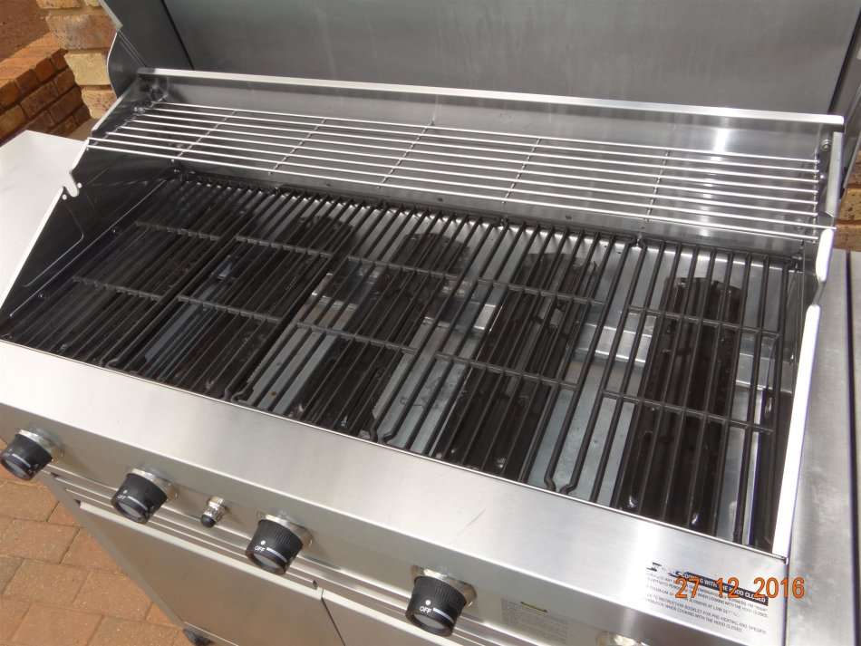 Jetmaster GT5S-S 6-burner stainless steel gas braai in mint condition