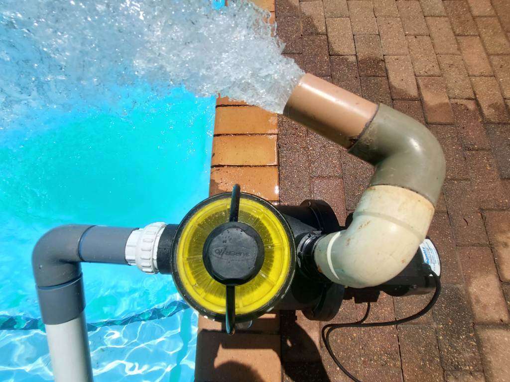Quality `SuperFlo 2` 0.75kW pool pump in excellent condition