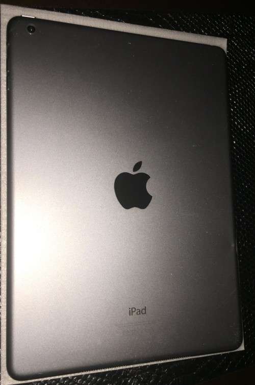 Apple iPad Air 128GB WiFi only / Space Grey