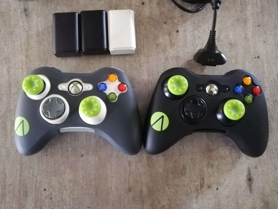2 Original Xbox 360 Controllers