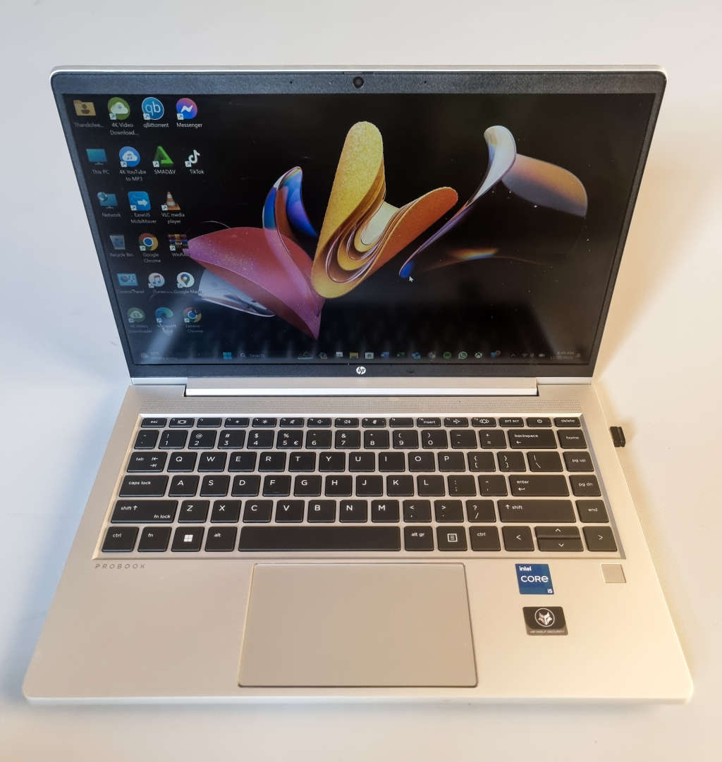 1 MONTH OLD HP ProBook 440 G9- 12th Generation Intel Core i5  SSD NVME 500GB RAM 16GB DDR4